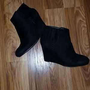 Qupid wedge booties